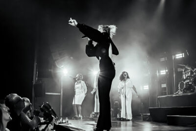 Selah Sue @ Het Depot, picture 28, photographed by Leen Verlinden - FrontView Magazine