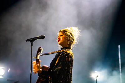 Selah Sue @ Het Depot, picture 29, photographed by Leen Verlinden - FrontView Magazine