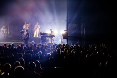 Selah Sue @ Het Depot, picture 32, photographed by Leen Verlinden - FrontView Magazine