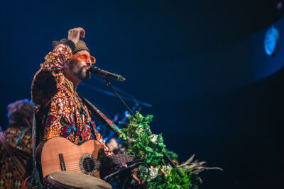 Crystal Fighters @ La Madeleine, picture 4, photographed by Jelle Meersschaut - FrontView Magazine