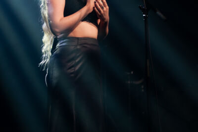 Sylvaine @ Ancienne Belgique, picture 7, photographed by Jurgen Van De Maele - FrontView Magazine