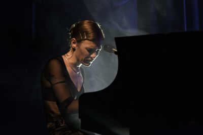 Trixie Whitley @ Het Depot, picture 7, photographed by Jürgen Bruynooghe - FrontView Magazine