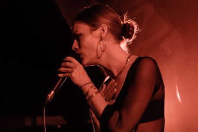 Trixie Whitley @ Het Depot, picture 14, photographed by Jürgen Bruynooghe - FrontView Magazine