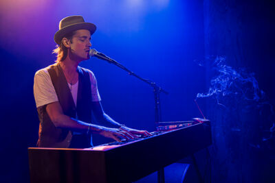 Iskander Moon @ De Roma, picture 3, photographed by Peter Smet - FrontView Magazine