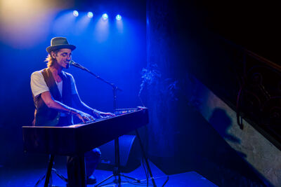 Iskander Moon @ De Roma, picture 4, photographed by Peter Smet - FrontView Magazine