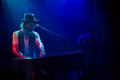 Iskander Moon @ De Roma, picture 6, photographed by Peter Smet - FrontView Magazine