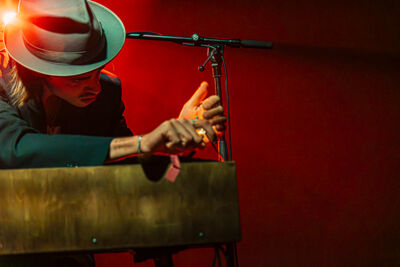 Iskander Moon @ AB, picture 1, photographed by Peter Smet - FrontView Magazine