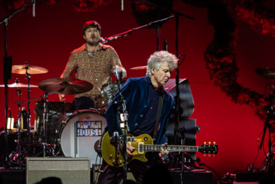 Crowded House @ Koninklijk Circus, picture 8, photographed by David Johnson - FrontView Magazine