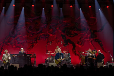 Crowded House @ Koninklijk Circus, picture 10, photographed by David Johnson - FrontView Magazine