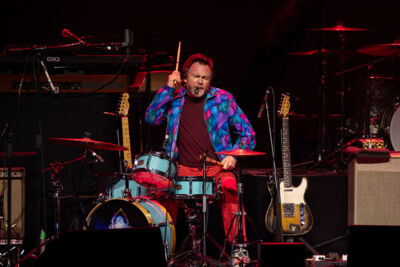 Crowded House @ 013, picture 2, photographed by David Johnson - FrontView Magazine