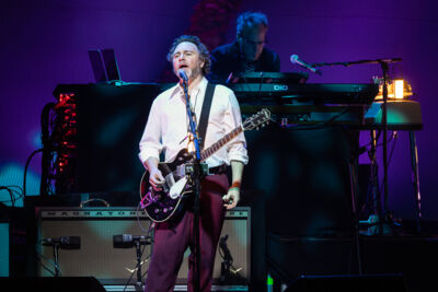 Crowded House @ 013, picture 4, photographed by David Johnson - FrontView Magazine