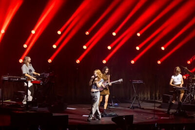 Froukje @ Lotto Arena, picture 10, photographed by dirk janssens - FrontView Magazine