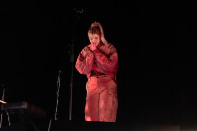 London Grammar @ Vorst Nationaal, picture 1, photographed by David Johnson - FrontView Magazine