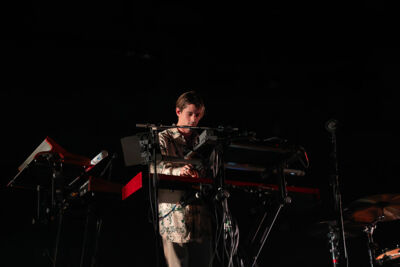 London Grammar @ Vorst Nationaal, picture 2, photographed by David Johnson - FrontView Magazine