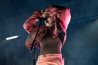 London Grammar @ Vorst Nationaal, picture 9, photographed by David Johnson - FrontView Magazine