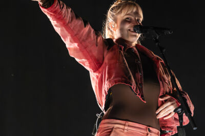 London Grammar @ Vorst Nationaal, picture 12, photographed by David Johnson - FrontView Magazine