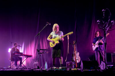 Bess Atwell @ Vorst Nationaal, picture 3, photographed by Bart Janssens - FrontView Magazine