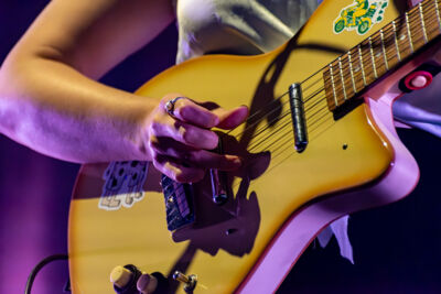 Bess Atwell @ Vorst Nationaal, picture 4, photographed by Bart Janssens - FrontView Magazine
