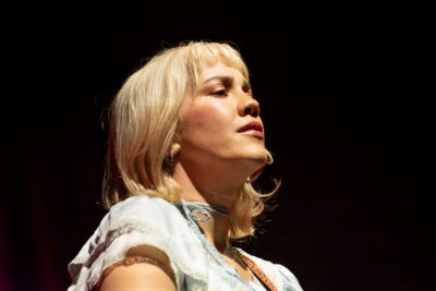 Bess Atwell @ Vorst Nationaal, picture 6, photographed by Bart Janssens - FrontView Magazine