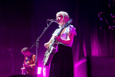 Bess Atwell @ Vorst Nationaal, picture 12, photographed by Bart Janssens - FrontView Magazine