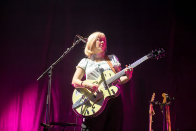 Bess Atwell @ Vorst Nationaal, picture 13, photographed by Bart Janssens - FrontView Magazine