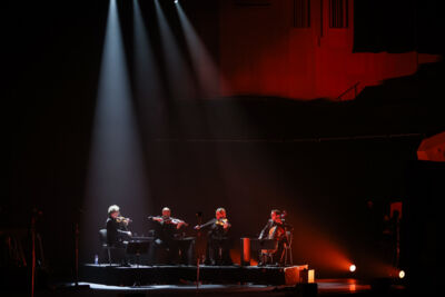 Hooverphonic and Strings Hooverphonic @ Muziekgebouw Eindhoven, picture 1, photographed by Kitty van de Waart - FrontView Magazine