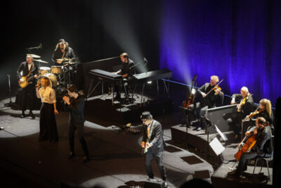 Hooverphonic and Strings Hooverphonic @ Muziekgebouw Eindhoven, picture 32, photographed by Kitty van de Waart - FrontView Magazine