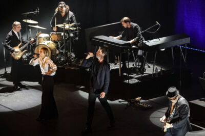 Hooverphonic and Strings Hooverphonic @ Muziekgebouw Eindhoven, picture 33, photographed by Kitty van de Waart - FrontView Magazine