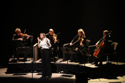 Hooverphonic and Strings Hooverphonic @ Muziekgebouw Eindhoven, picture 36, photographed by Kitty van de Waart - FrontView Magazine