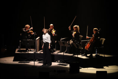 Hooverphonic and Strings Hooverphonic @ Muziekgebouw Eindhoven, picture 38, photographed by Kitty van de Waart - FrontView Magazine
