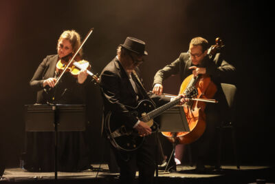 Hooverphonic and Strings Hooverphonic @ Muziekgebouw Eindhoven, picture 41, photographed by Kitty van de Waart - FrontView Magazine