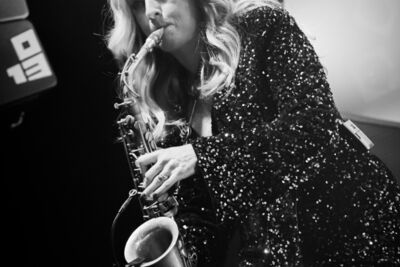 Candy Dulfer - We funk harder @ Poppodium 013, foto 17, foto's door Kitty van de Waart - FrontView Magazine