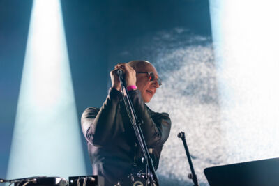 Neon electronics @ Vooruit, picture 1, photographed by Bart Janssens - FrontView Magazine