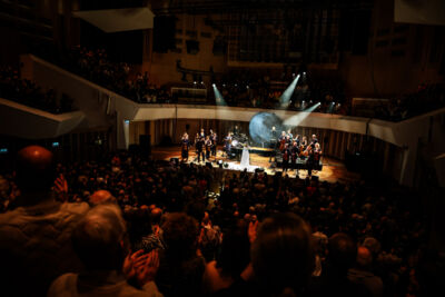 Karsu & Amsterdam Sinfonietta @ Muziekgebouw Eindhoven, foto 43, foto's door Kitty van de Waart - FrontView Magazine