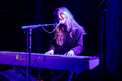 Alice Mae @ De Roma, picture 4, photographed by dirk janssens - FrontView Magazine
