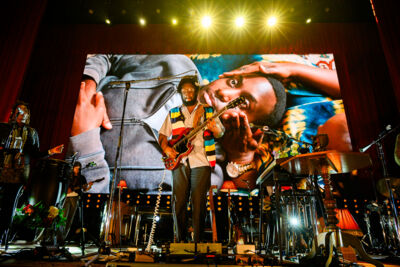Michael Kiwanuka @ Vorst Nationaal, picture 10, photographed by Gert Daemen - FrontView Magazine