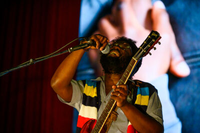 Michael Kiwanuka @ Vorst Nationaal, picture 12, photographed by Gert Daemen - FrontView Magazine