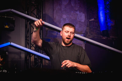 Nalu Netsky Party @ zaal Athena, picture 22, photographed by Gert Daemen - FrontView Magazine