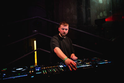 Nalu Netsky Party @ zaal Athena, picture 26, photographed by Gert Daemen - FrontView Magazine