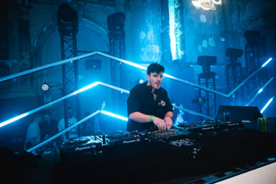 Nalu Netsky Party @ zaal Athena, picture 42, photographed by Gert Daemen - FrontView Magazine