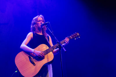 Ise @ Het Depot, picture 3, photographed by Jürgen Bruynooghe - FrontView Magazine
