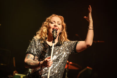 Anneke van Giersbergen en band Anneke van Giersbergen @ Poppodium Gebouw T, foto 10, foto's door Kitty van de Waart - FrontView Magazine