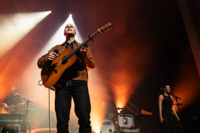 Milow Boy Made Out Of Stars @ De Roma, picture 11, photographed by Marc Verdonck - FrontView Magazine