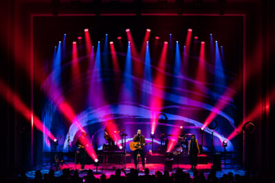 Milow Boy Made Out Of Stars @ De Roma, picture 16, photographed by Marc Verdonck - FrontView Magazine