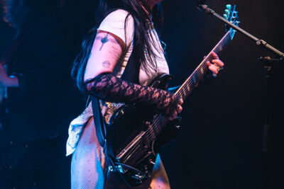 Kelsy Karter and The Heroines @ Kavka Oudaan, picture 15, photographed by Jelle Meersschaut - FrontView Magazine