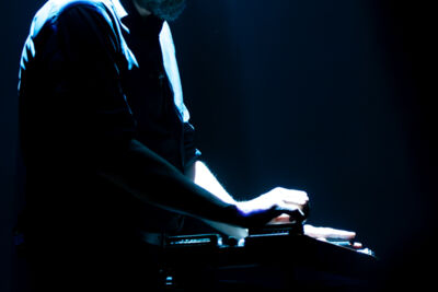 Het Zesde Metaal - Het langste jaar @ CC de steenoven, picture 1, photographed by Jurgen Van De Maele - FrontView Magazine