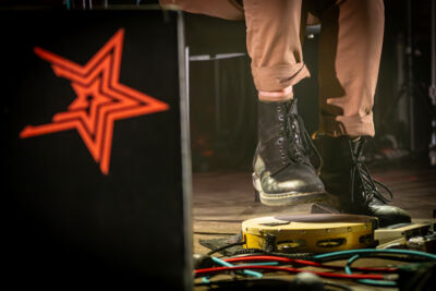 junior Brother @ De Casino, picture 2, photographed by Bart Janssens - FrontView Magazine