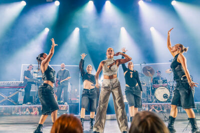 Laura Tesoro @ Ancienne Belgique, picture 6, photographed by Peter Smet - FrontView Magazine