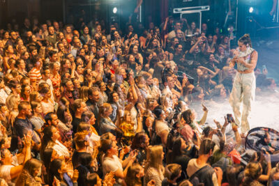 Laura Tesoro @ Ancienne Belgique, picture 21, photographed by Peter Smet - FrontView Magazine