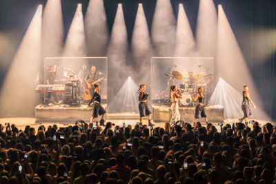Laura Tesoro @ Ancienne Belgique, picture 24, photographed by Peter Smet - FrontView Magazine